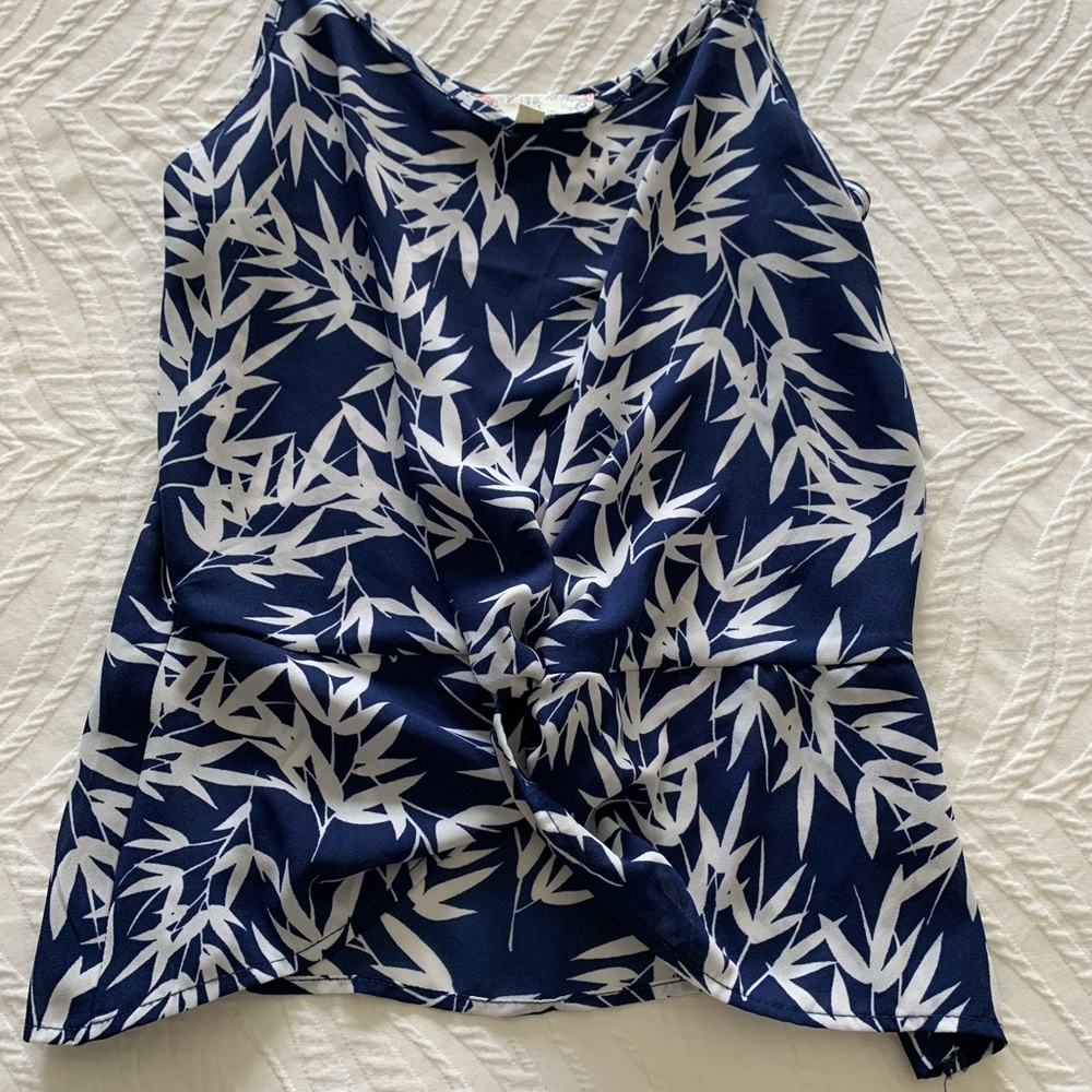 Tie knot sleeveless blouse